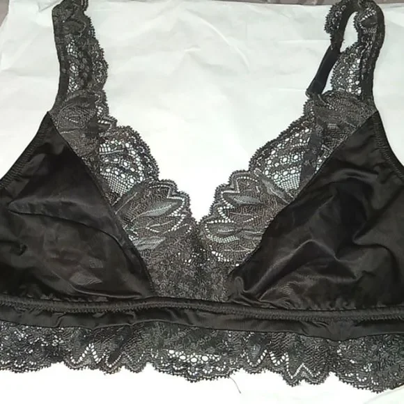 HANRO LUXURY MOMENTS LACE BRAS